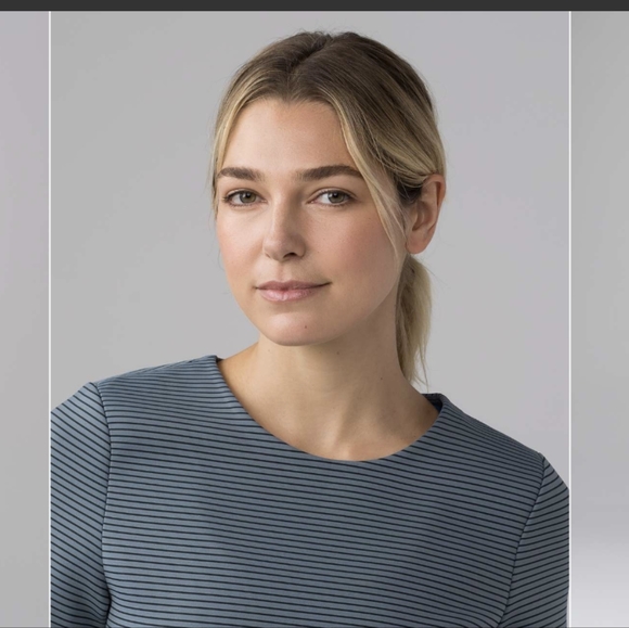 Lululemon Shaped Short Sleeve size 2 - Picture 3 of 3